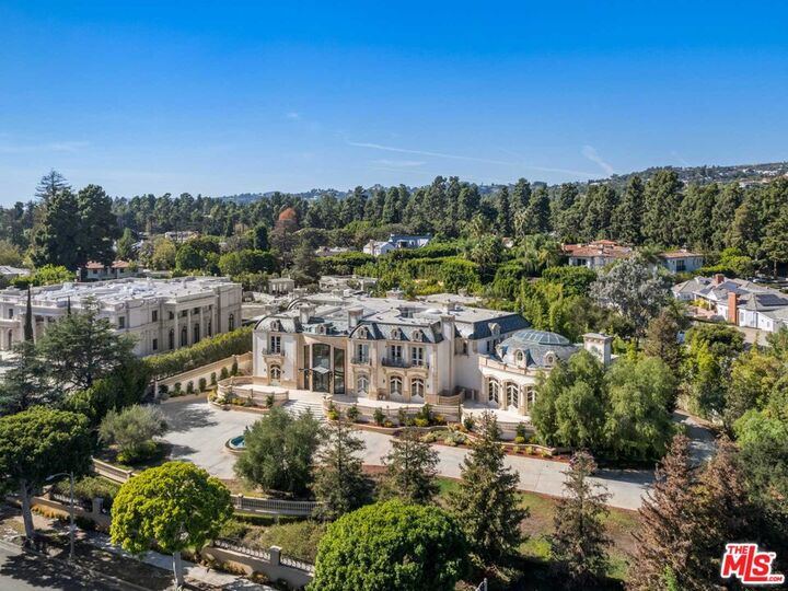 Property Photo:  901 N Alpine Dr  CA 90210 
