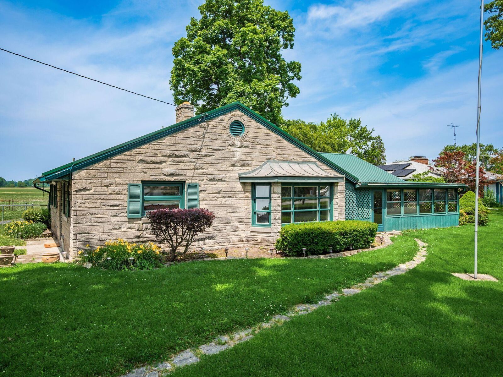 Property Photo:  1849 Richland Road  OH 43302 