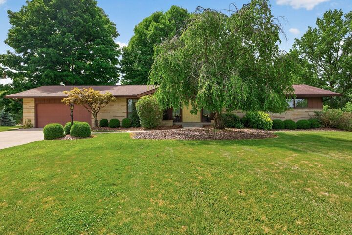 Property Photo:  1115 Hilltop Drive  OH 43055 