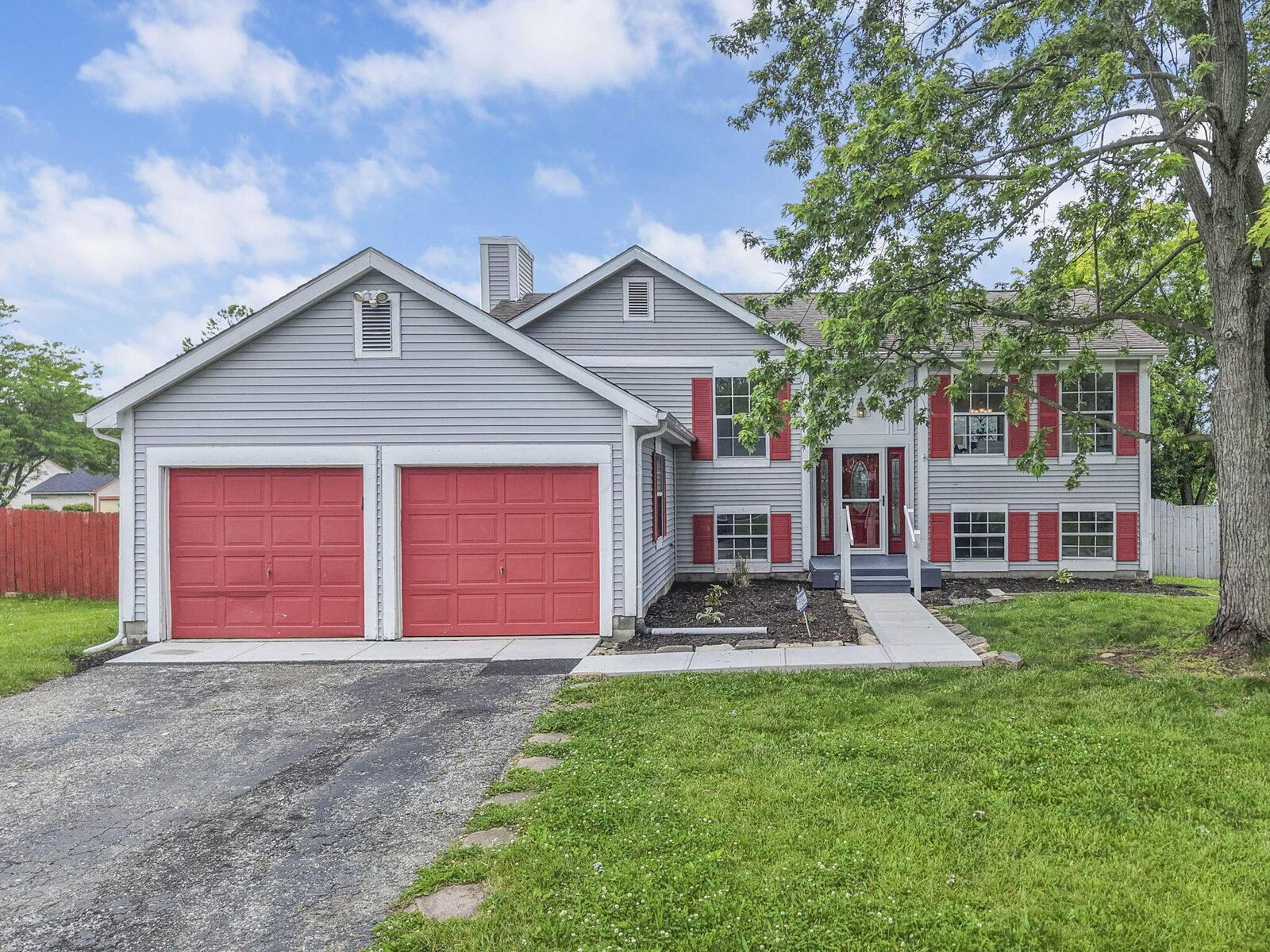 Property Photo: 357 Old Ranch Court OH 43119