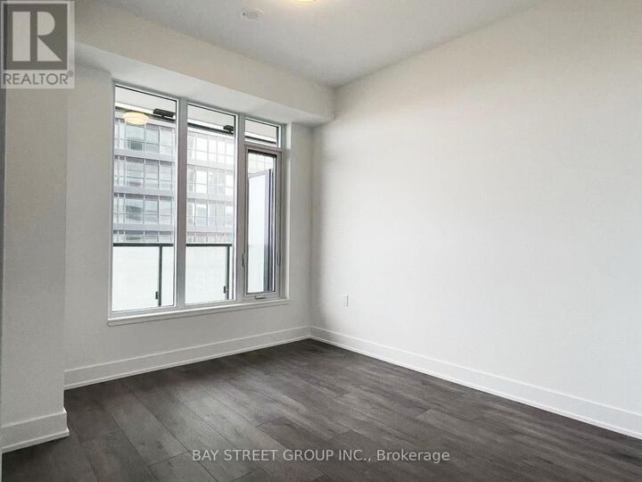 Property Photo: 575 Bloor Street East 2105 ON M4W 0B2