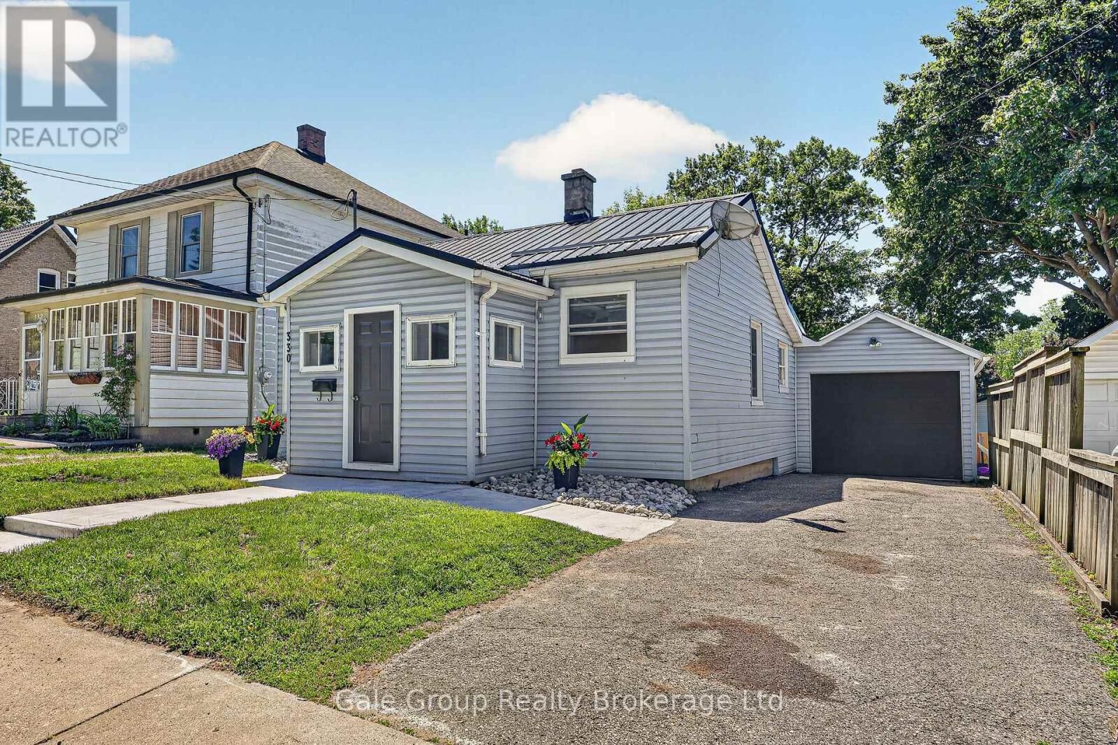 Property Photo:  330 Queen Street  ON N4S 1M1 