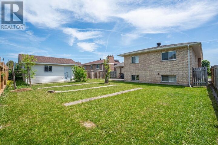 Property Photo: 34 Bitonti Cres ON P6C 6A9