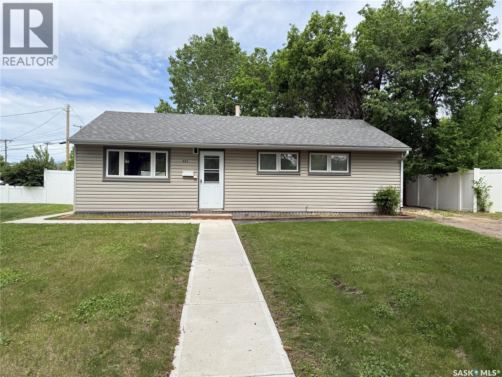 Property Photo: 622 Williams Crescent SK S4T 6B2