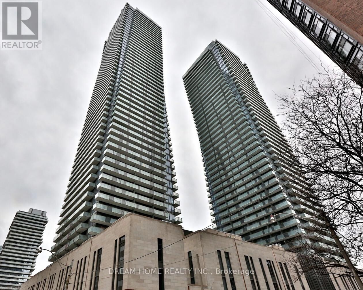 Property Photo: 65 St. Mary Street 1611 ON M5S 0A6