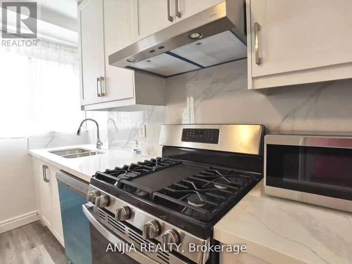 Property Photo:  256 Homewood Avenue 1  ON M2R 2N3 