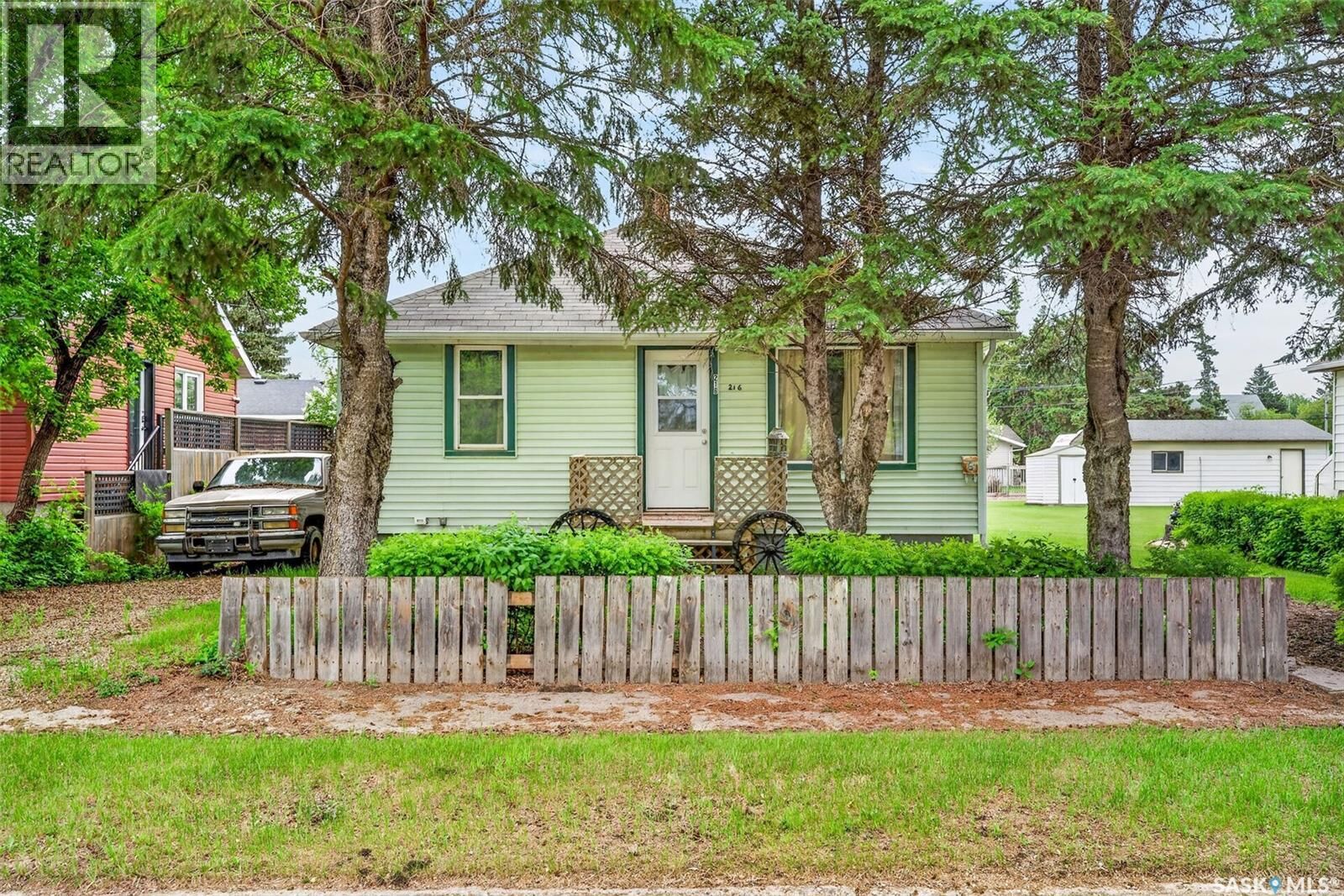 Property Photo:  216 1st Avenue S  SK S0E 1A0 
