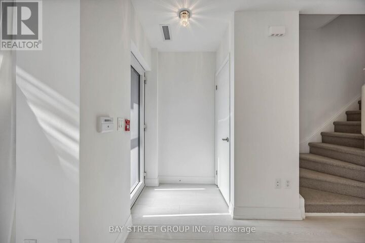 Property Photo:  30 Gibbs Road Th101  ON M9B 0E4 