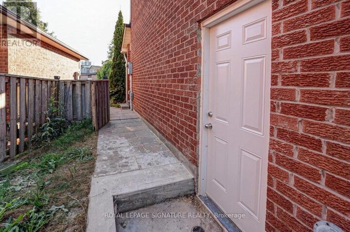 Property Photo: 4224 Angeloni Drive ON L4Z 2S9