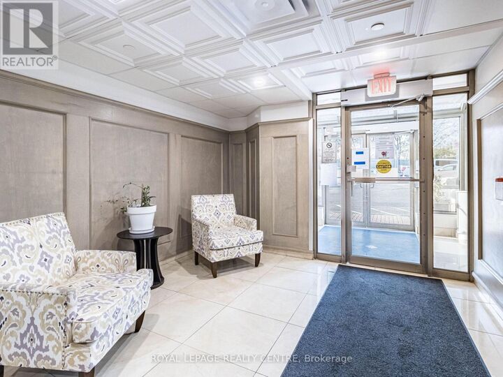 Property Photo:  25 Fairview Road West 807  ON L5B 3Y8 