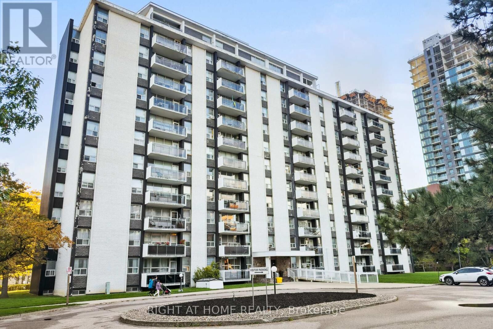 Property Photo:  151 Larose Avenue East 907  ON M9P 1B3 