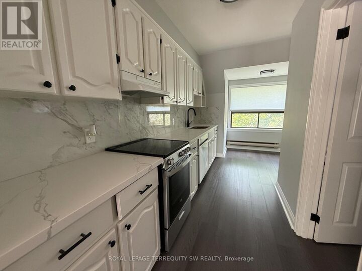 Property Photo: 29 Winchester Street 3 ON M4X 1A6