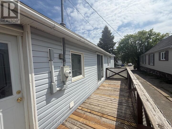 Property Photo:  75 Maple Street North  ON P4N 6B5 