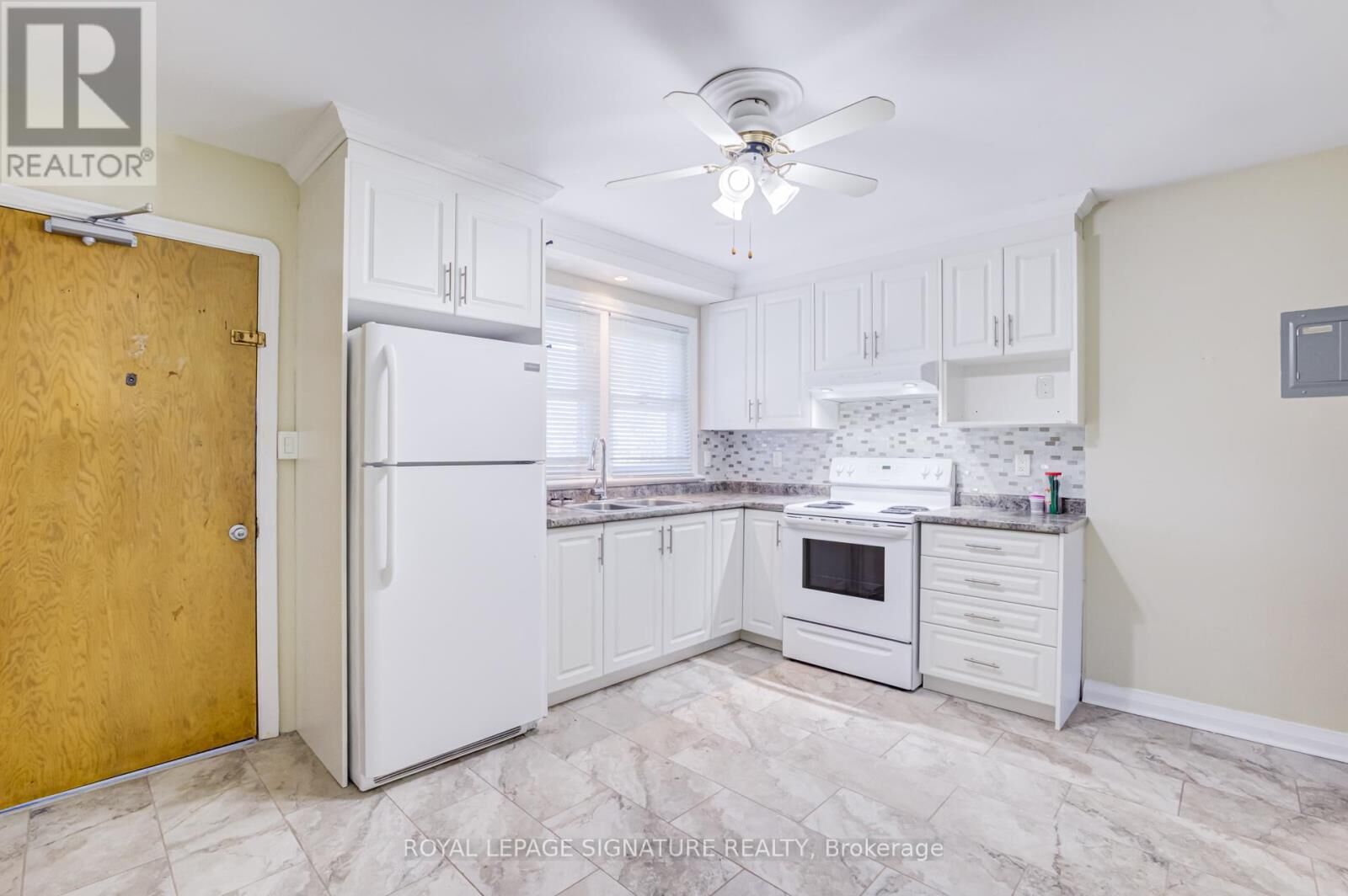 Property Photo: 855 Simcoe Street North Unit #3 ON L1G 4W1