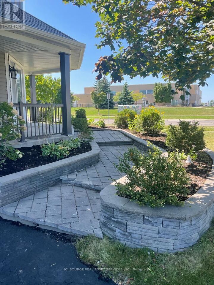 Property Photo:  1579 Coldstream Drive Upper  ON L1K 3B5 