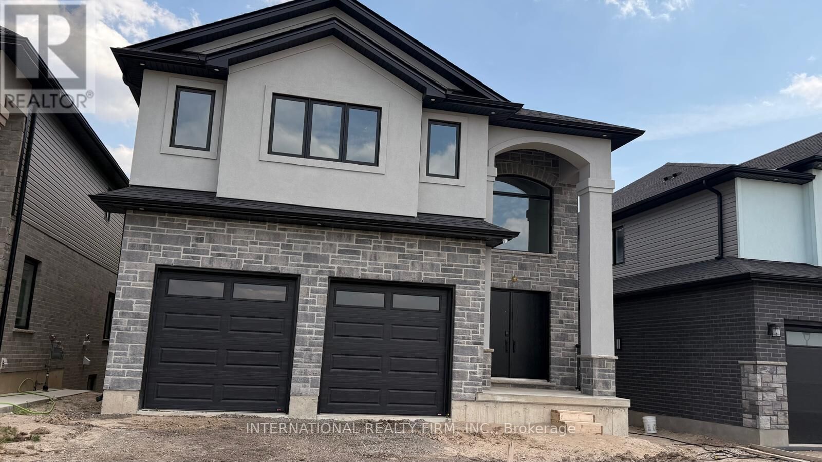 Property Photo:  891 Darnley Boulevard  ON N6M 0L9 