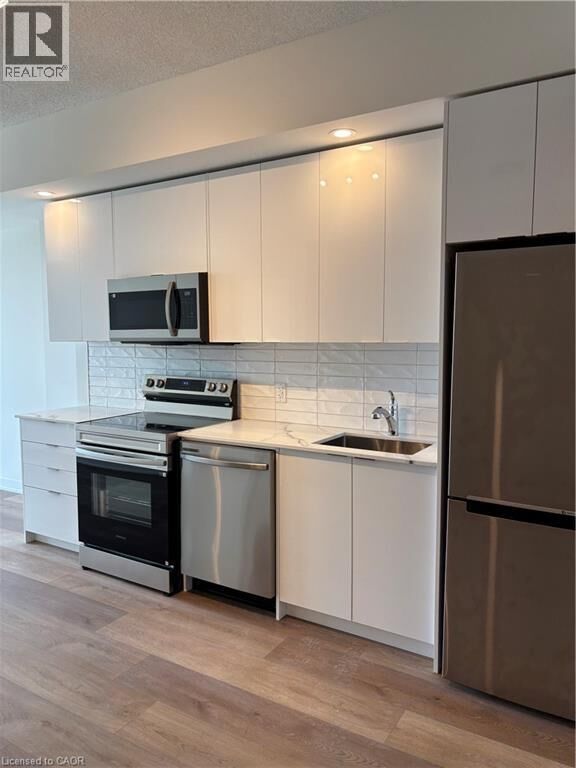 Property Photo:  33 Erie Avenue 815  ON N3S 2E7 