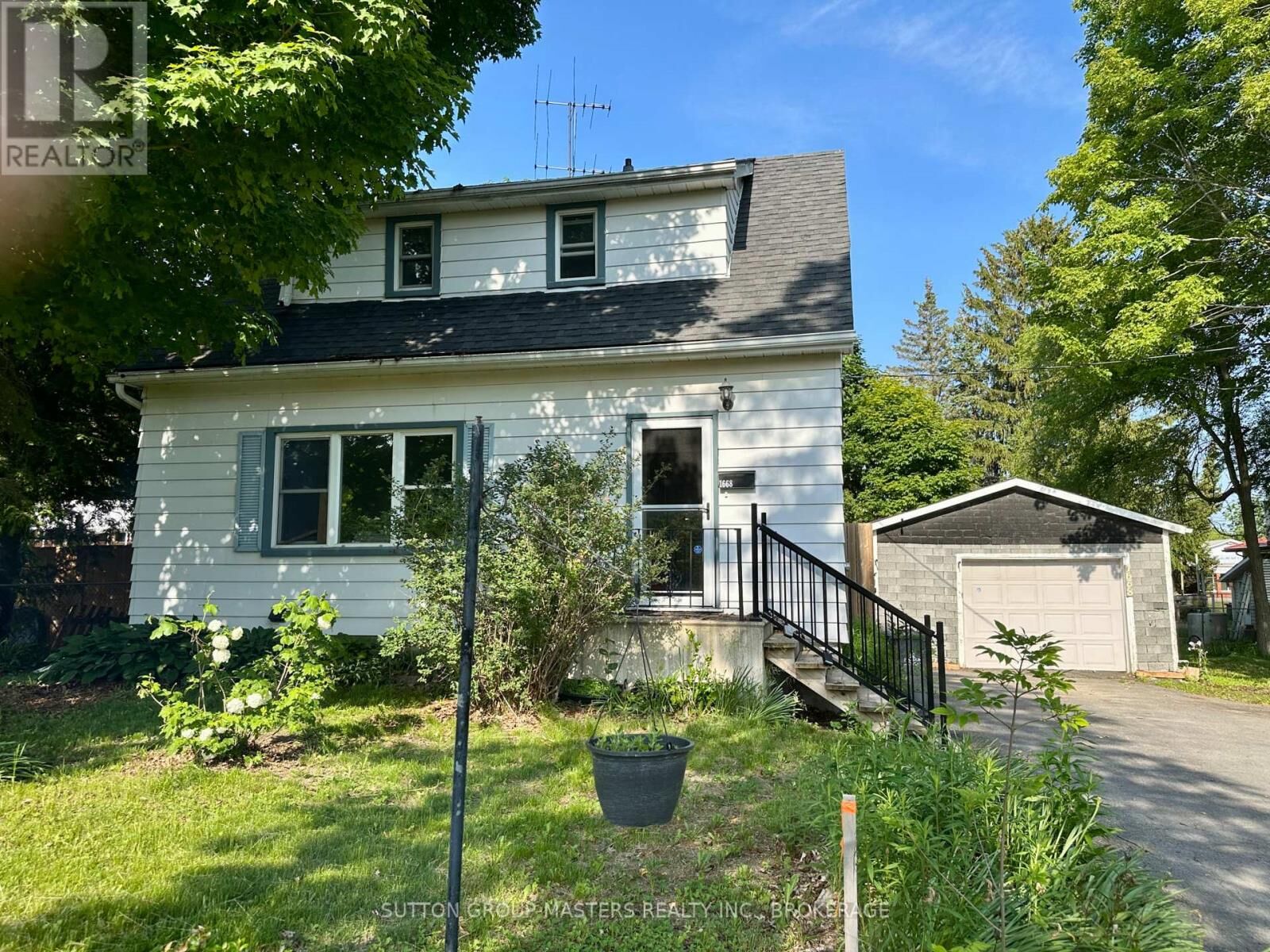 Property Photo:  1668 Victoria Street  ON K7M 5K3 