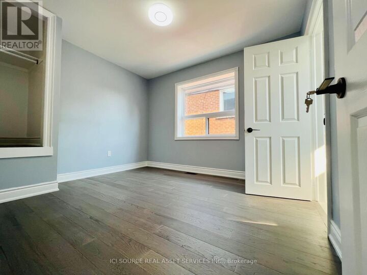 Property Photo:  1342 Weston Road 4  ON M6M 4R5 