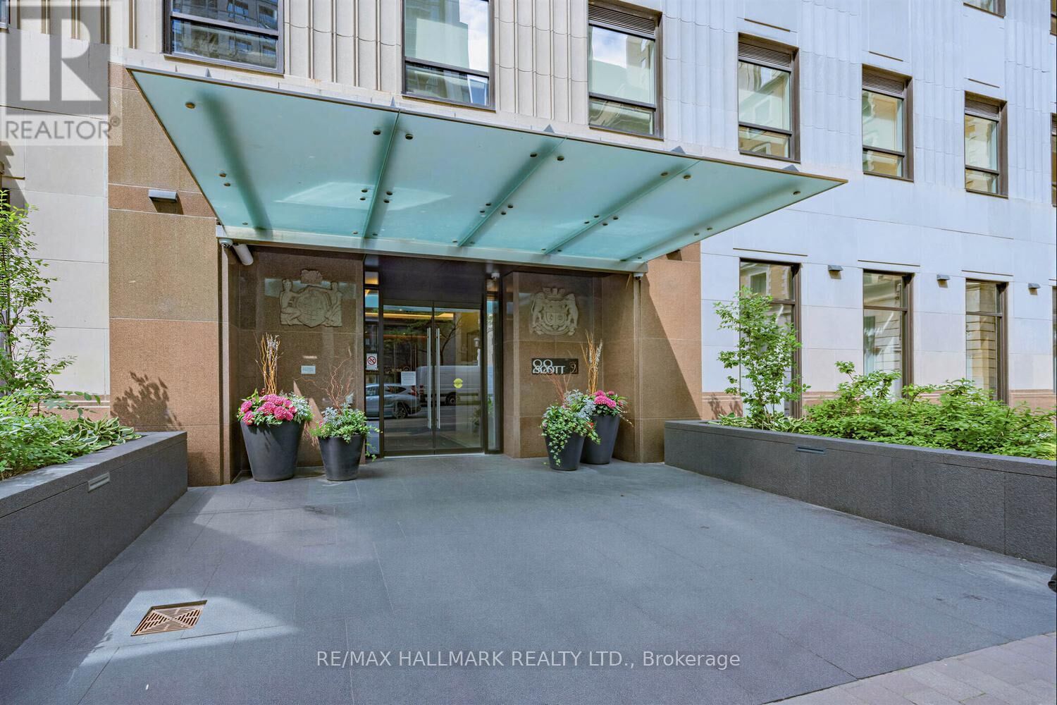 Property Photo: 88 Scott Street 4703 ON M5E 0A9