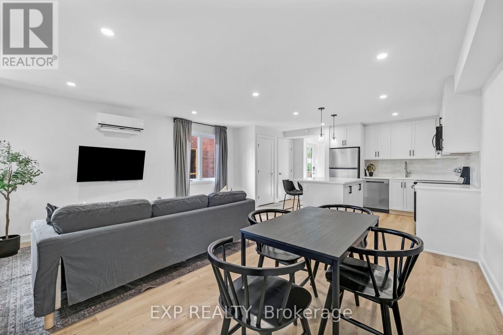 Property Photo:  885 Somerset Street West 2  ON K1R 6R6 