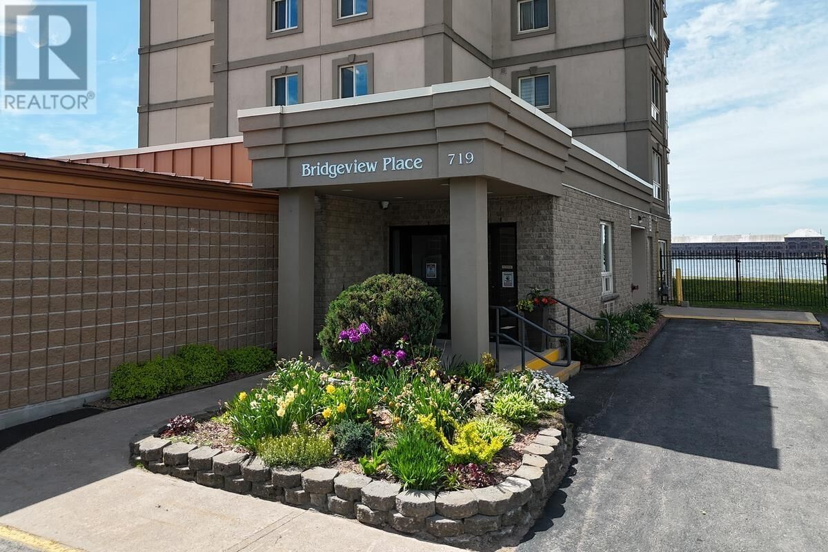 Property Photo: 719 Bay St # 604 ON P6A 6Y3