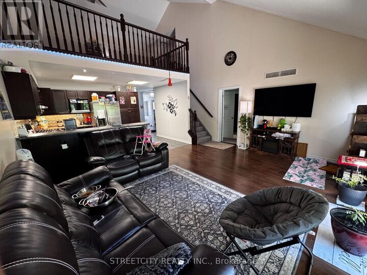 Property Photo:  464 Commissioners Road West 24  ON N6J 0A2 