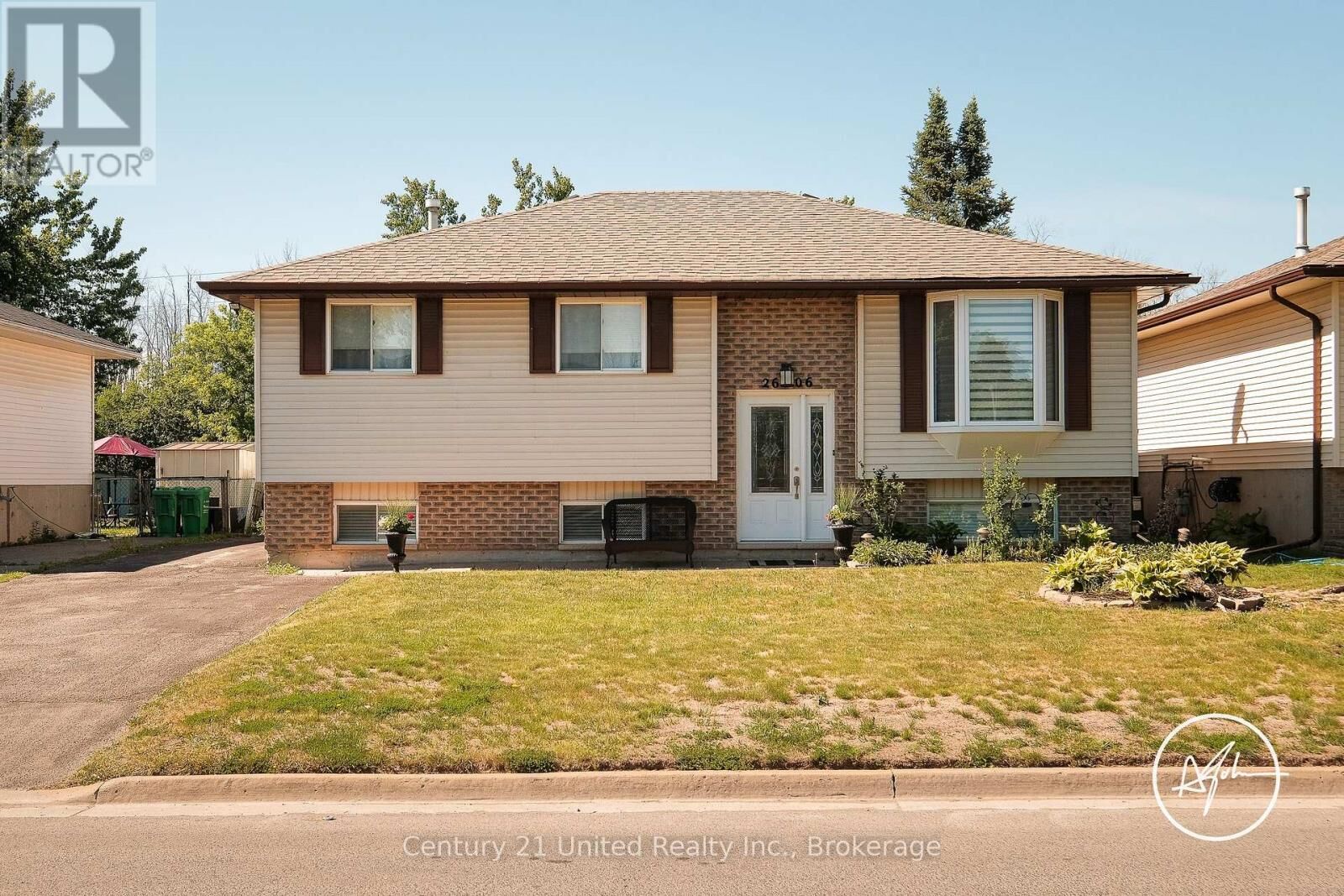 Property Photo: 2606 Foxmeadow Road ON K9L 1X3