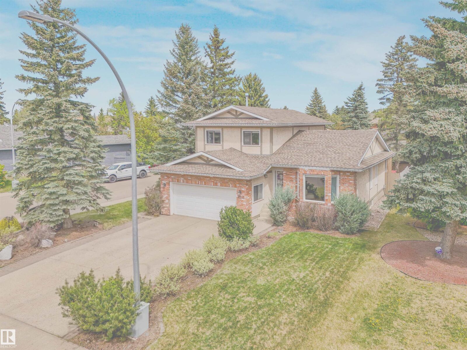 Property Photo:  1515 109 Street NW  AB T6J 5W9 