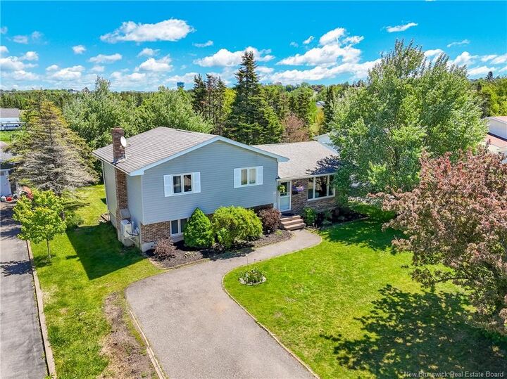 Property Photo:  117 Downsview Drive  NB E2M 5E4 