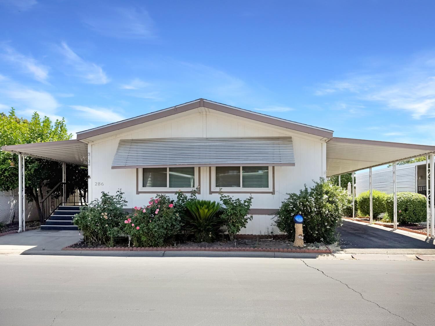 Property Photo: 2706 W Ashlan Avenue 286 CA 93705