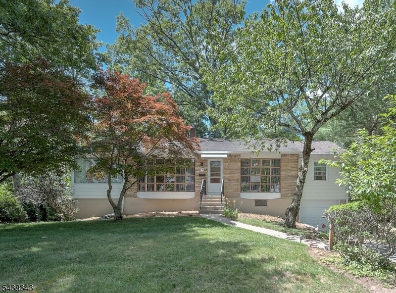 Property Photo: 54 Oak Crest Rd NJ 07052