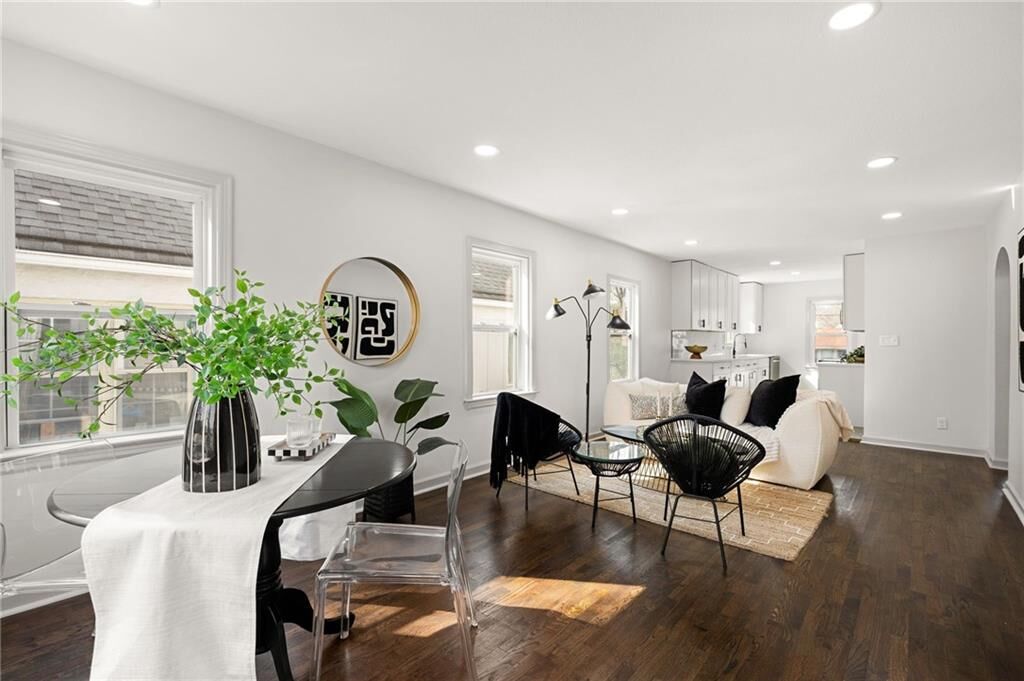 Property Photo: 822 E 72nd Street MO 64131