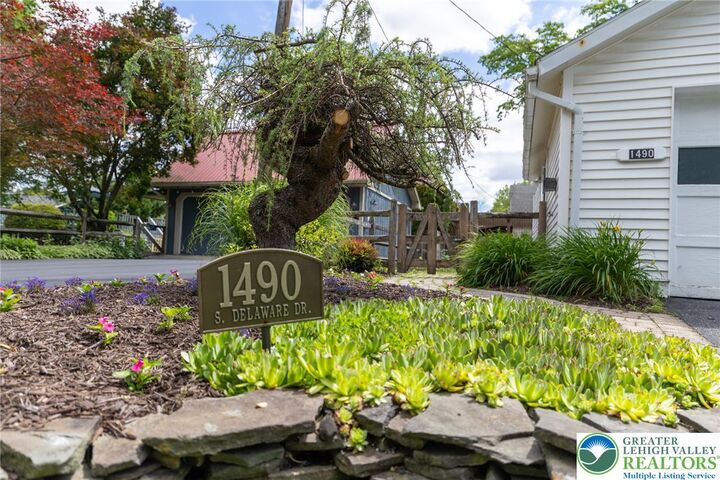 Property Photo:  1490 S Delaware Drive  PA 18042 