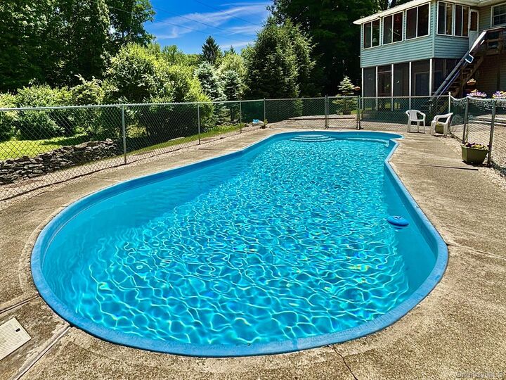 Property Photo:  6 Kipsbergen Drive  NY 12572 