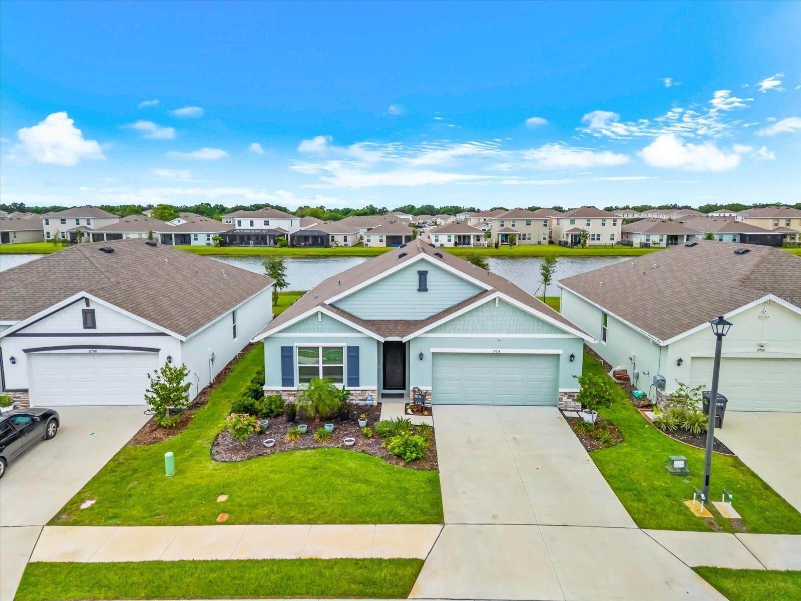 Property Photo: 17914 Canopy Place FL 34211