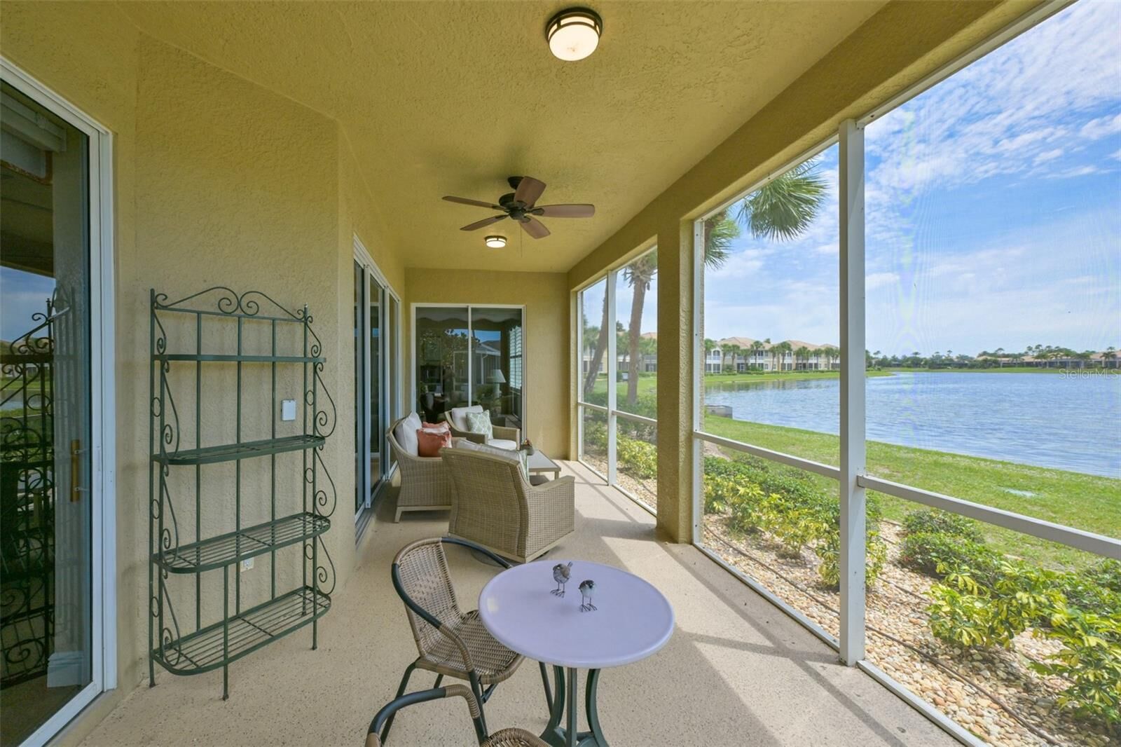 Property Photo:  1440 Emerald Dunes Drive  FL 33573 