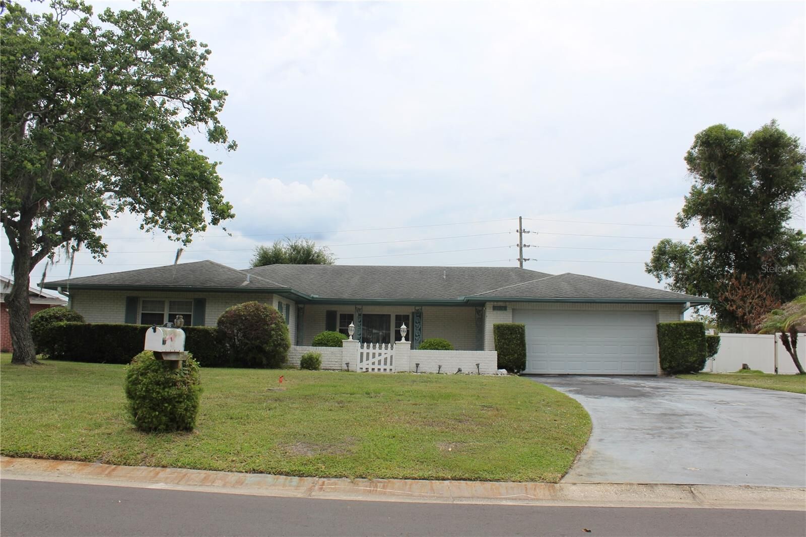 Property Photo:  2324 Haley Court  FL 34741 