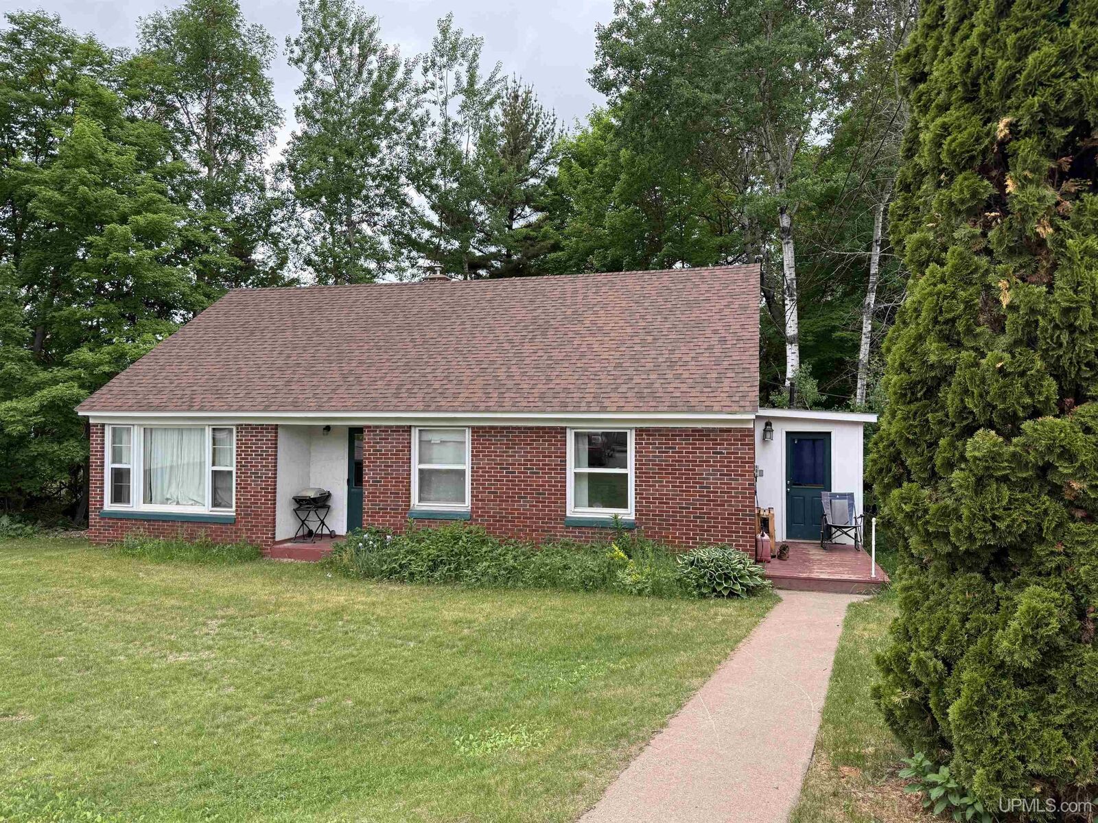 Property Photo: 798 E US 41 Highway MI 49866