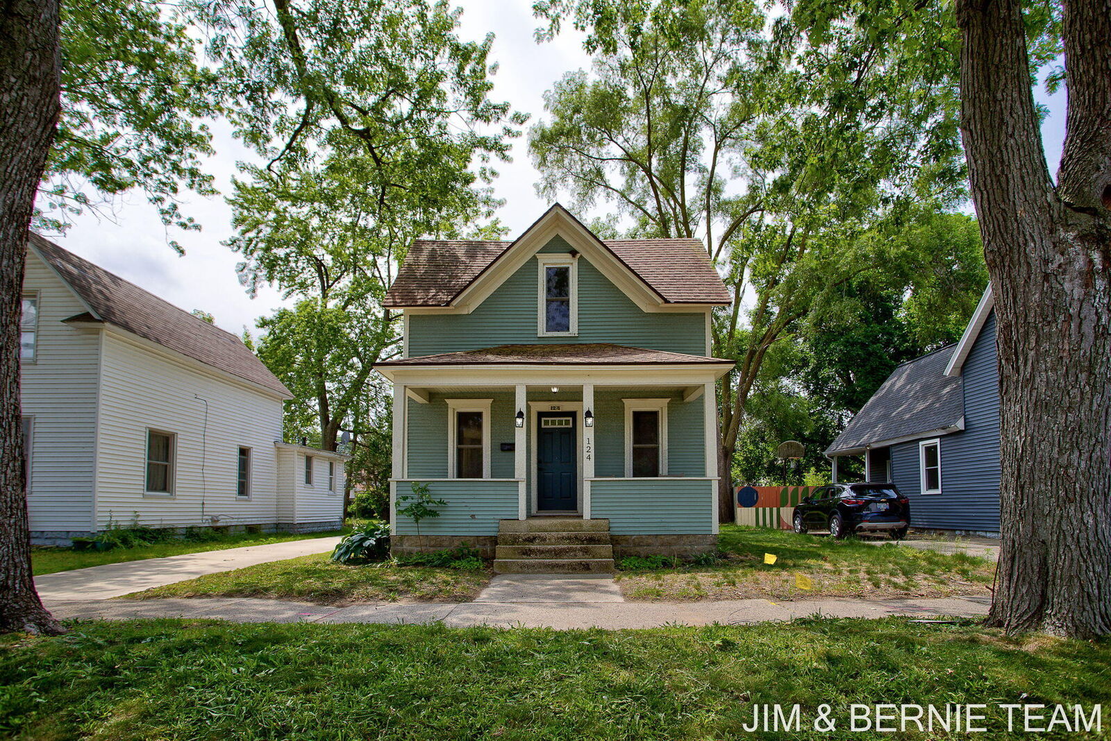 Property Photo: 124 E 17th Street MI 49423