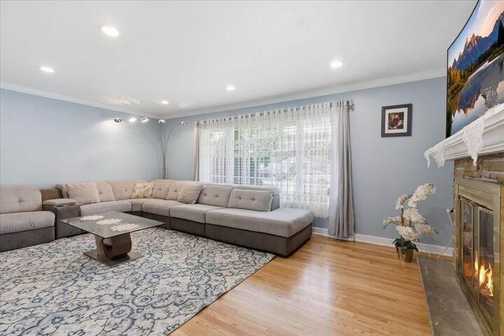 Property Photo:  104 W Granville Avenue  IL 60172 