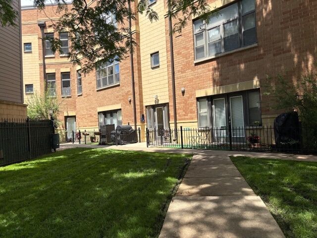 Property Photo: 2312 W Bloomingdale Avenue B IL 60647