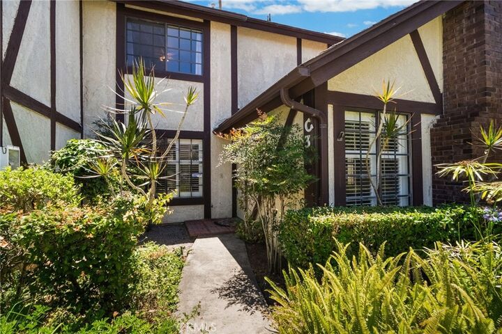 Property Photo:  543 W Wilson 7  CA 92627 