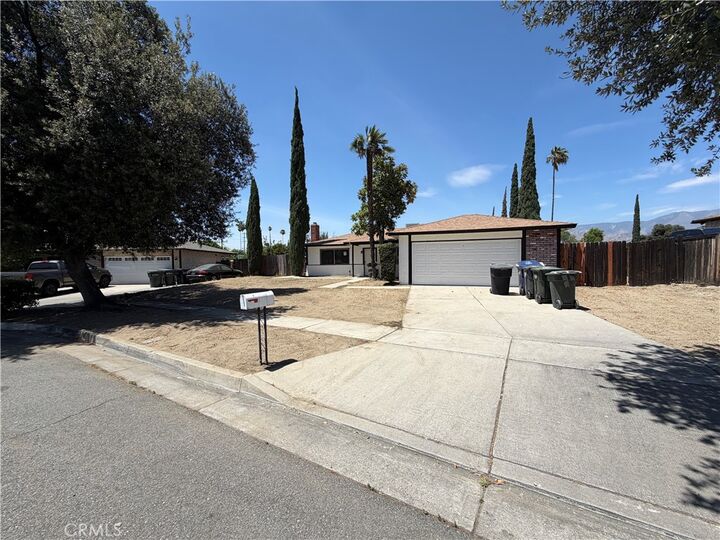 Property Photo:  813 Doyle Avenue  CA 92374 