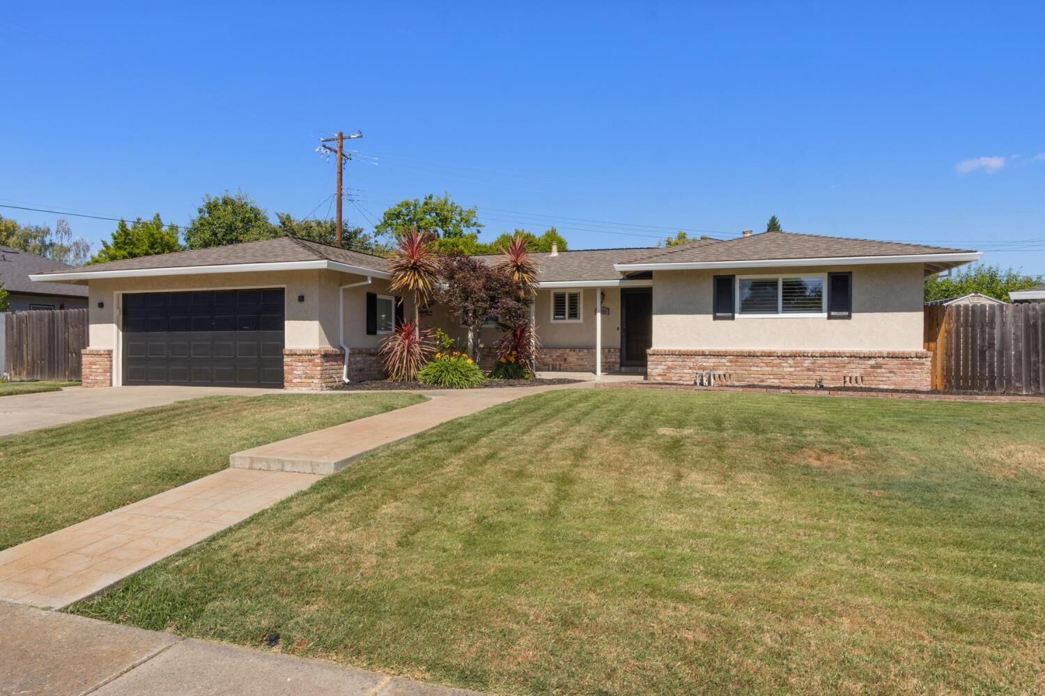 Property Photo:  1391 Los Padres Way  CA 95831 