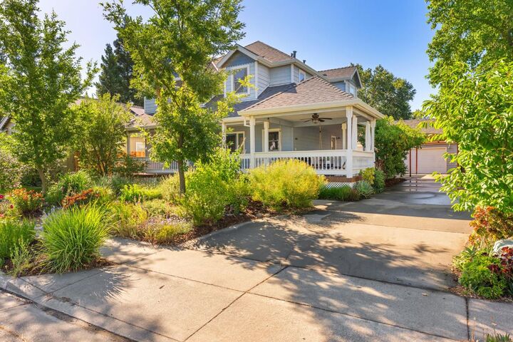 Property Photo: 408 Creekside Way CA 95694