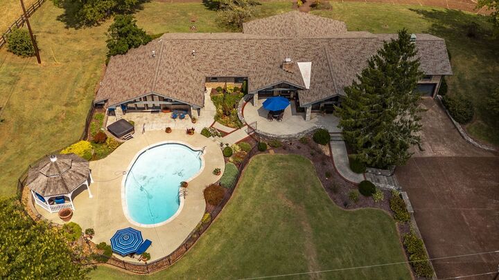 Property Photo: 755 Long Hollow Pike TN 37072