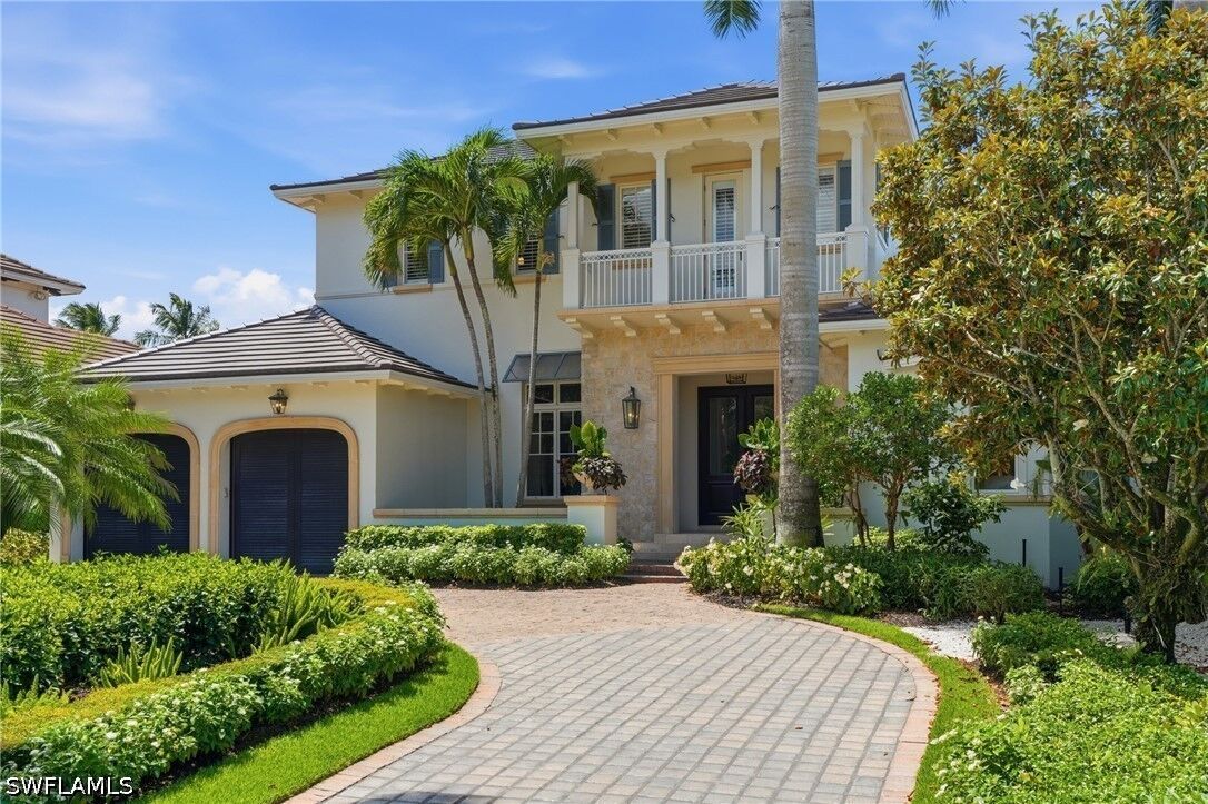 Property Photo: 160 16th Avenue S FL 34102