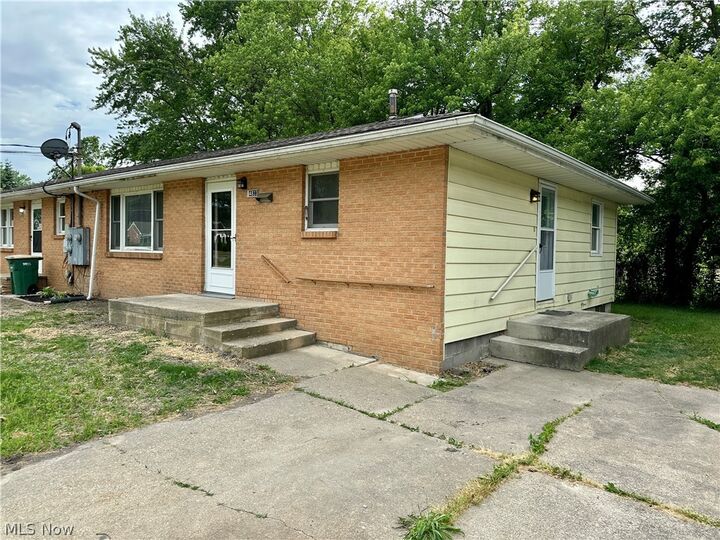 Property Photo: 4823 Dunsmore Avenue OH 44004