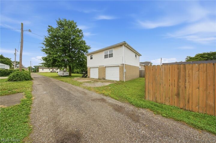 Property Photo: 1010 1/2 Poplar Avenue OH 45714